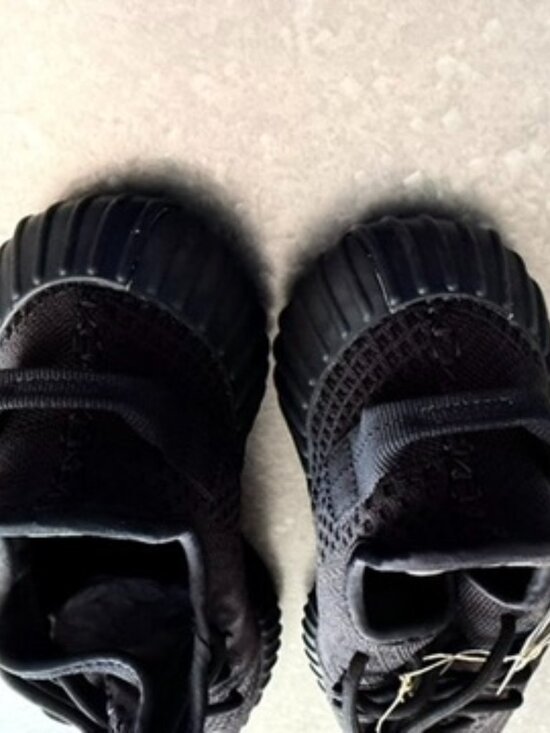 Adidas Yeezy Boost 350 V2 “Onyx” – Size 12 (Men’s) main image 11